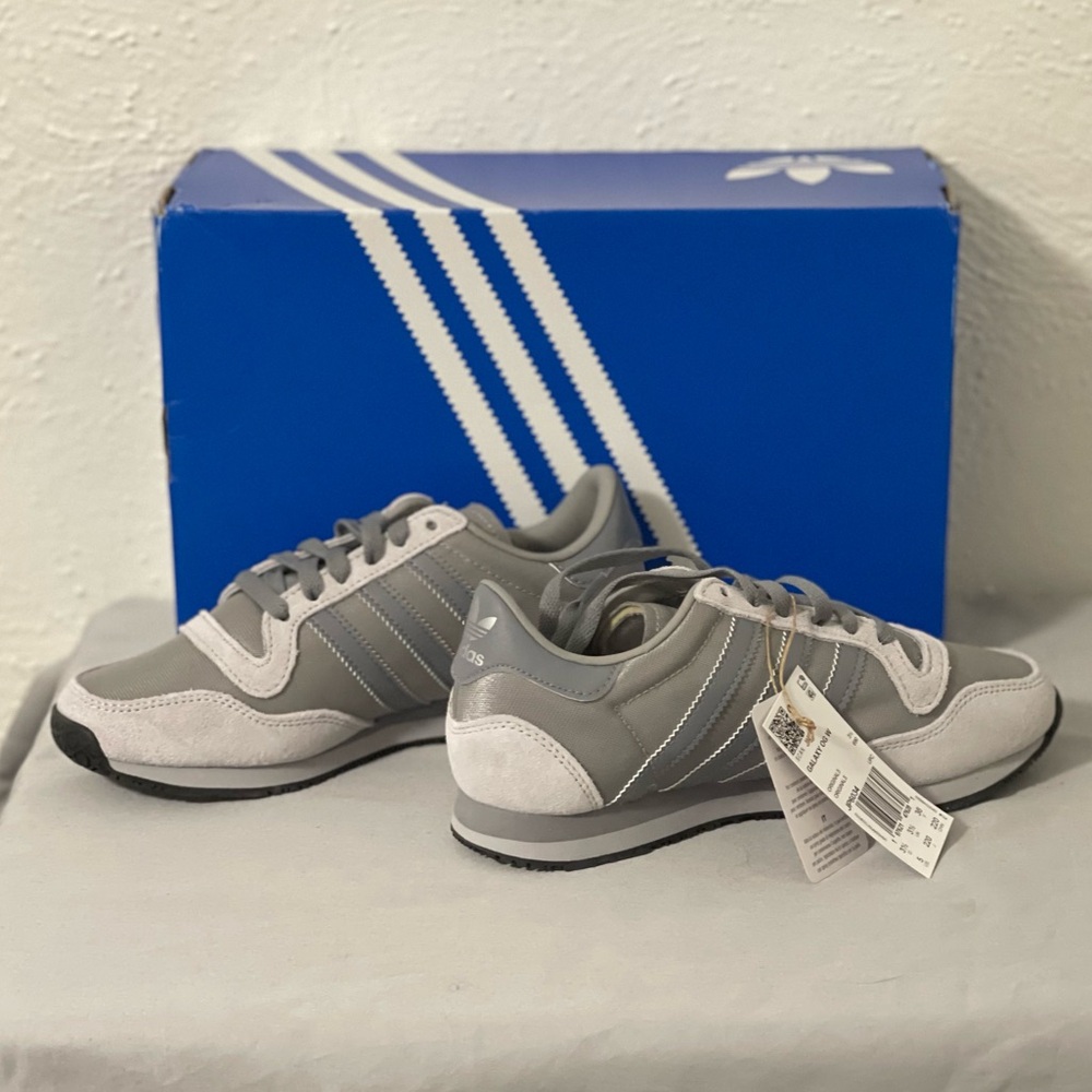🚨SOLD🚨 Galaxy OG Women’s Gray Sneakers size 5 - Picture 3 of 7